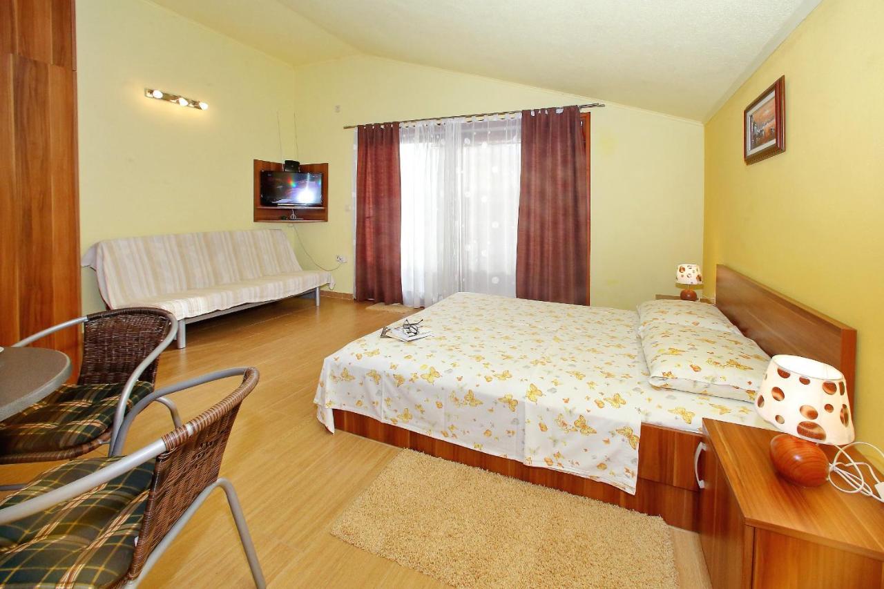 Apartmani Gordana ビビニェ エクステリア 写真